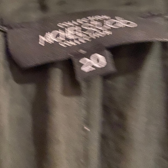 Dark green Sleeveless Blouse - Picture 3 of 3